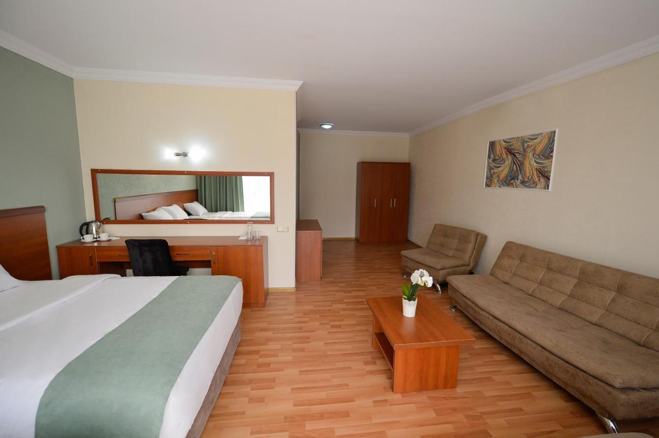 Aura Boutique Hotel Batum Dış mekan fotoğraf